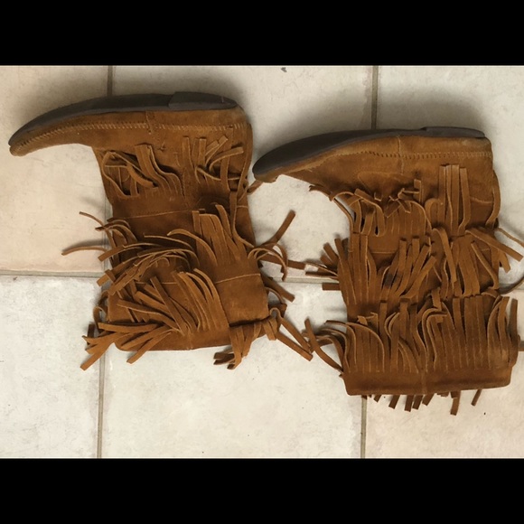 Minnetonka boots - Picture 2 of 4